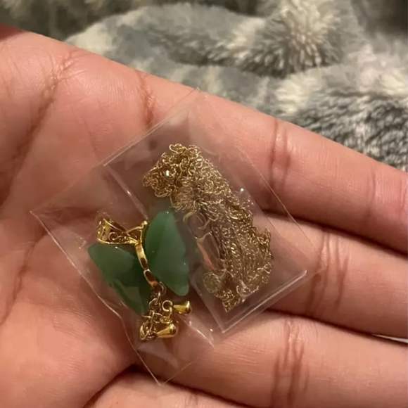 Green Stone Butterfly 🦋 Necklace - Picture 3 of 3